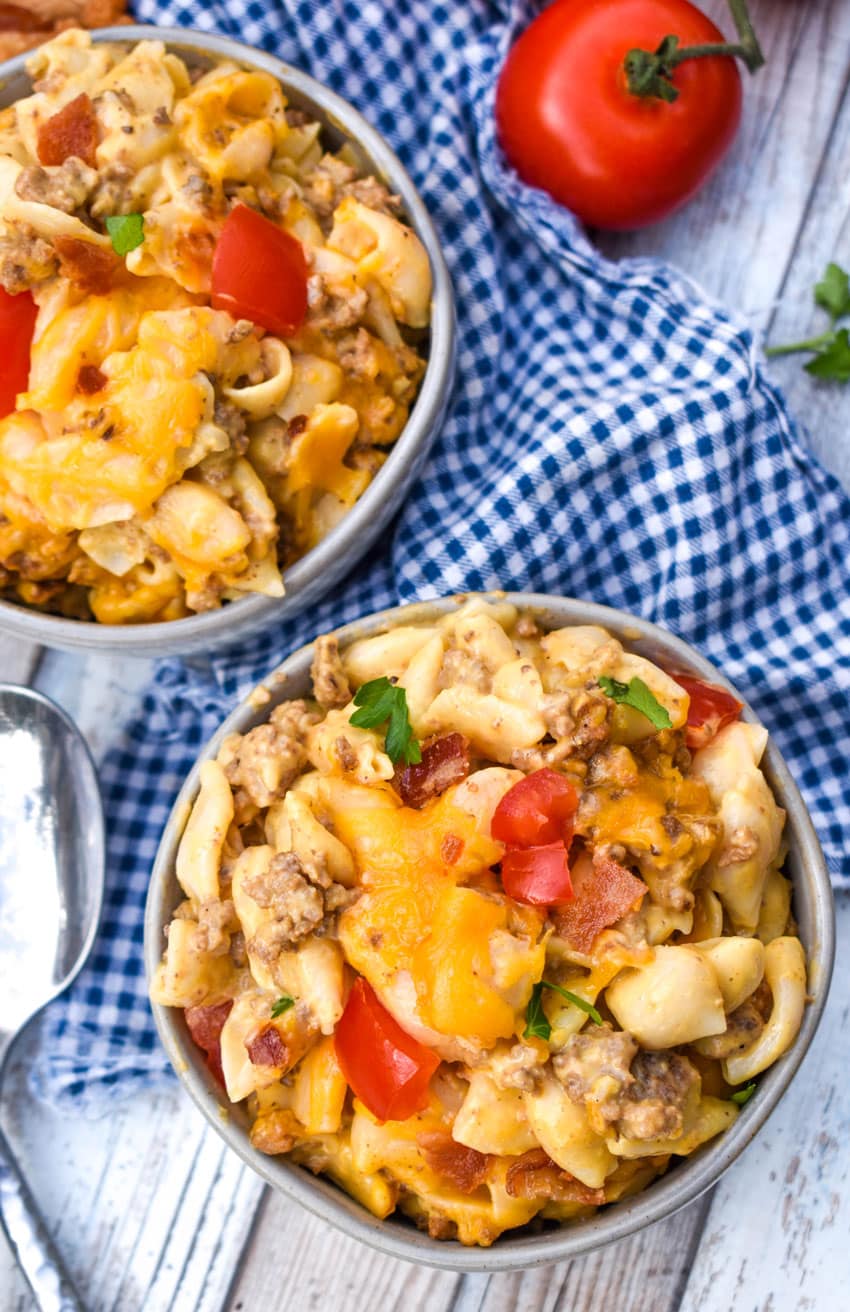 bacon cheeseburger mac and cheese in two small gray bowls