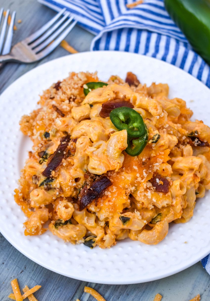 jalapeno popper mac and cheese on a small white plate