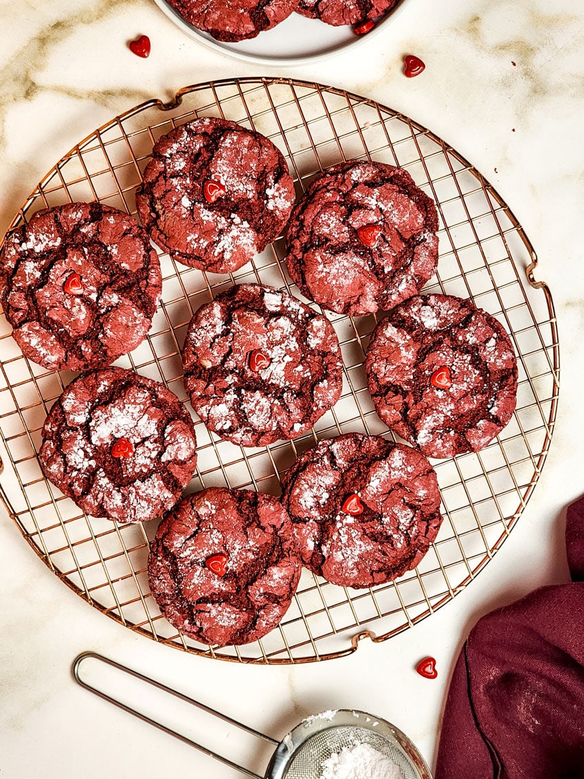 red velvet crinkle cookies cooling on a wire rack