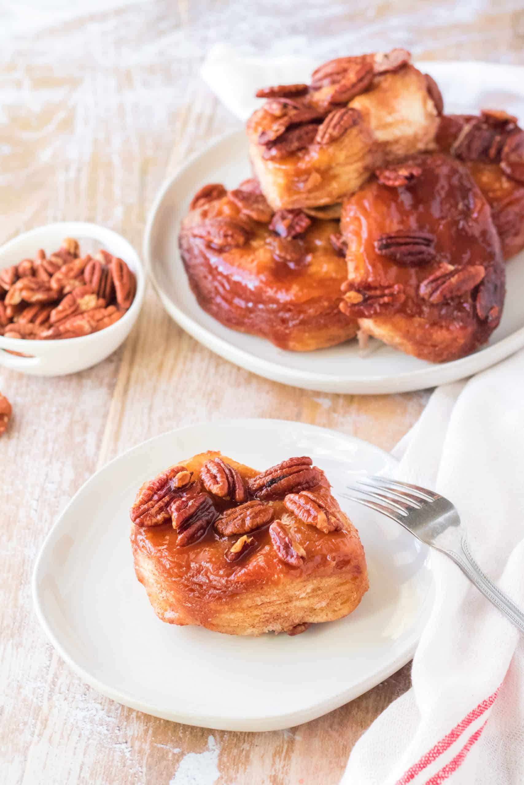 Slow Cooker Sticky Buns slow cooker pecan sticky buns served on white plates
