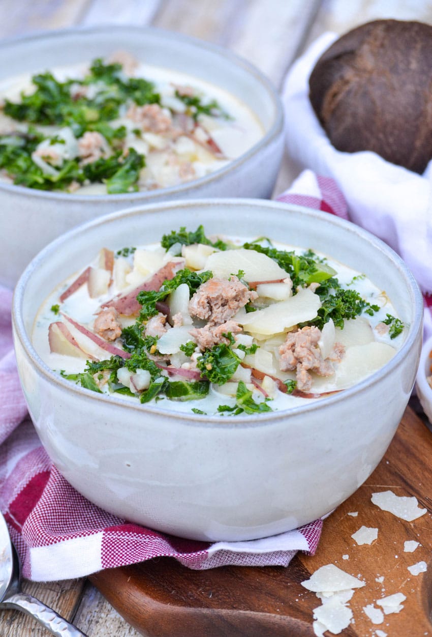 olive garden copycat zuppa toscana soup in two small gray bowls