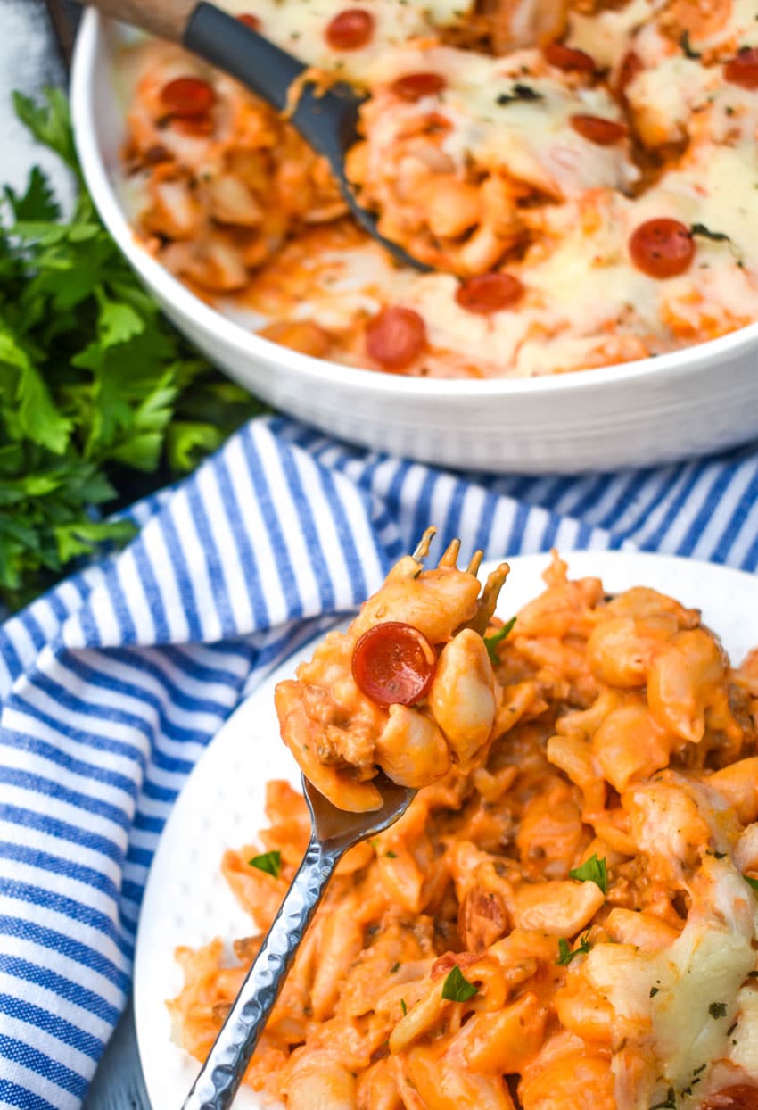 a fork holding up a scoop of baked pizza mac and cheese