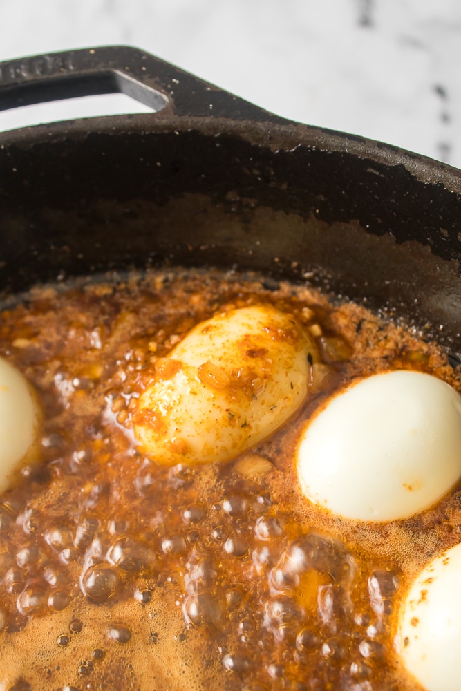 viral tiktok egg boil in a cast iron skillet