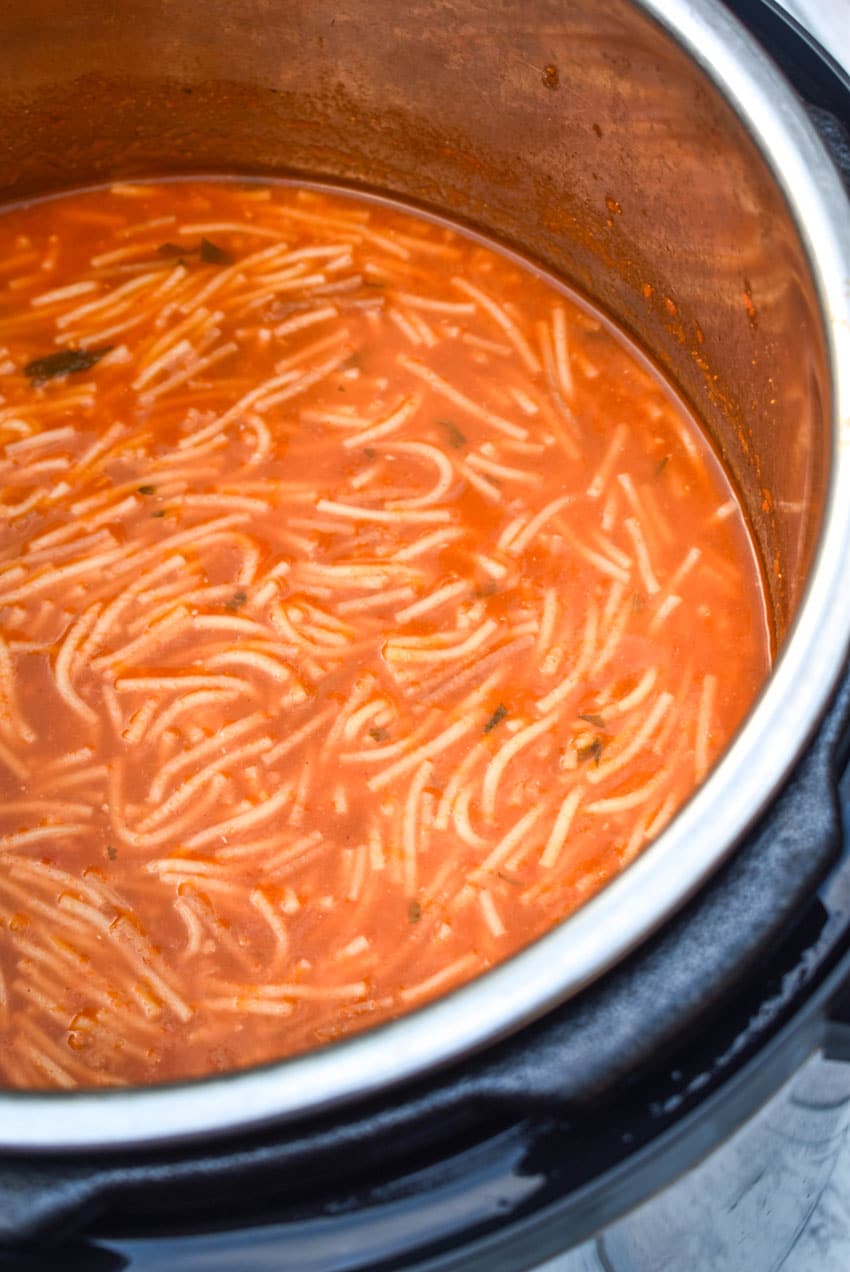 sopa de fideo in the bowl of an instant pot