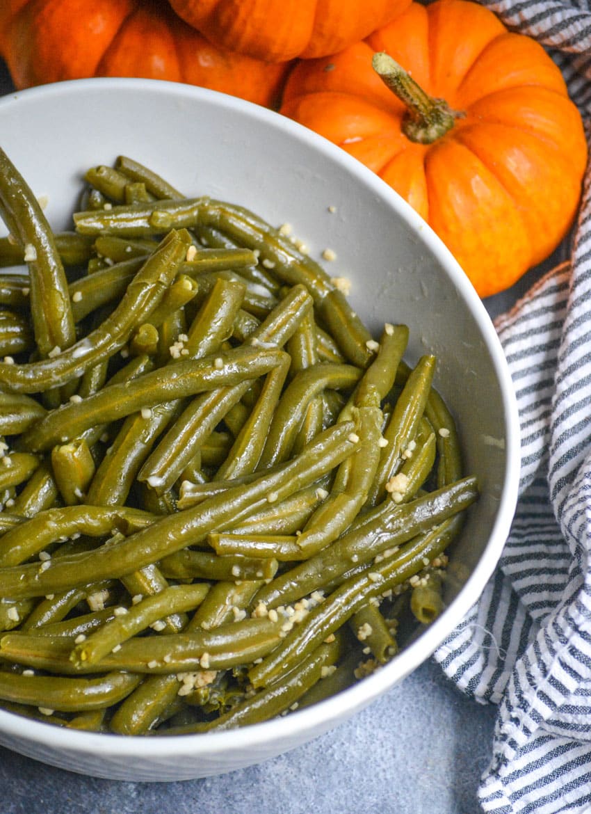 instant pot garlic green beans in a white serving bowl