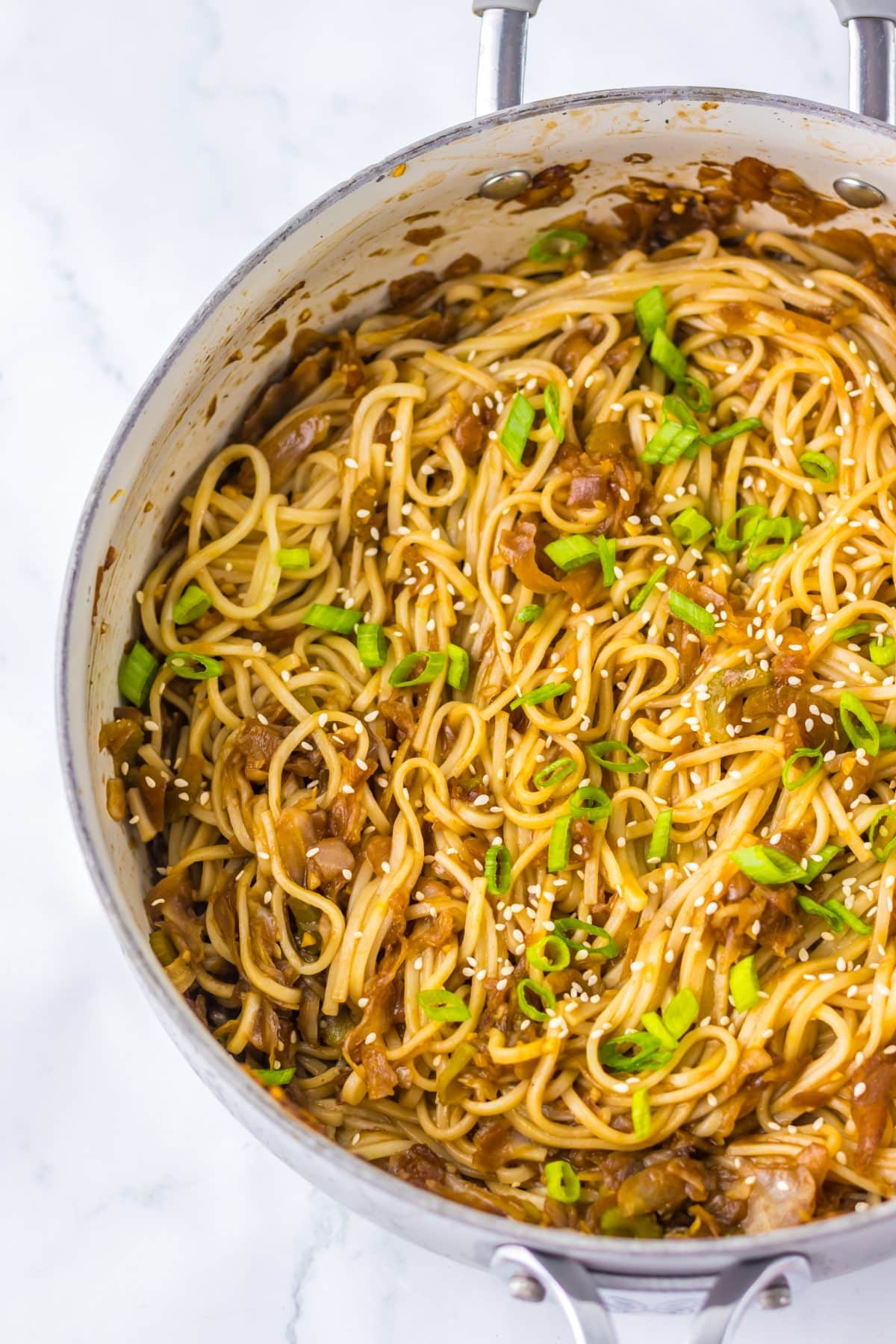 panda express copycat chinese chow mein in a pot