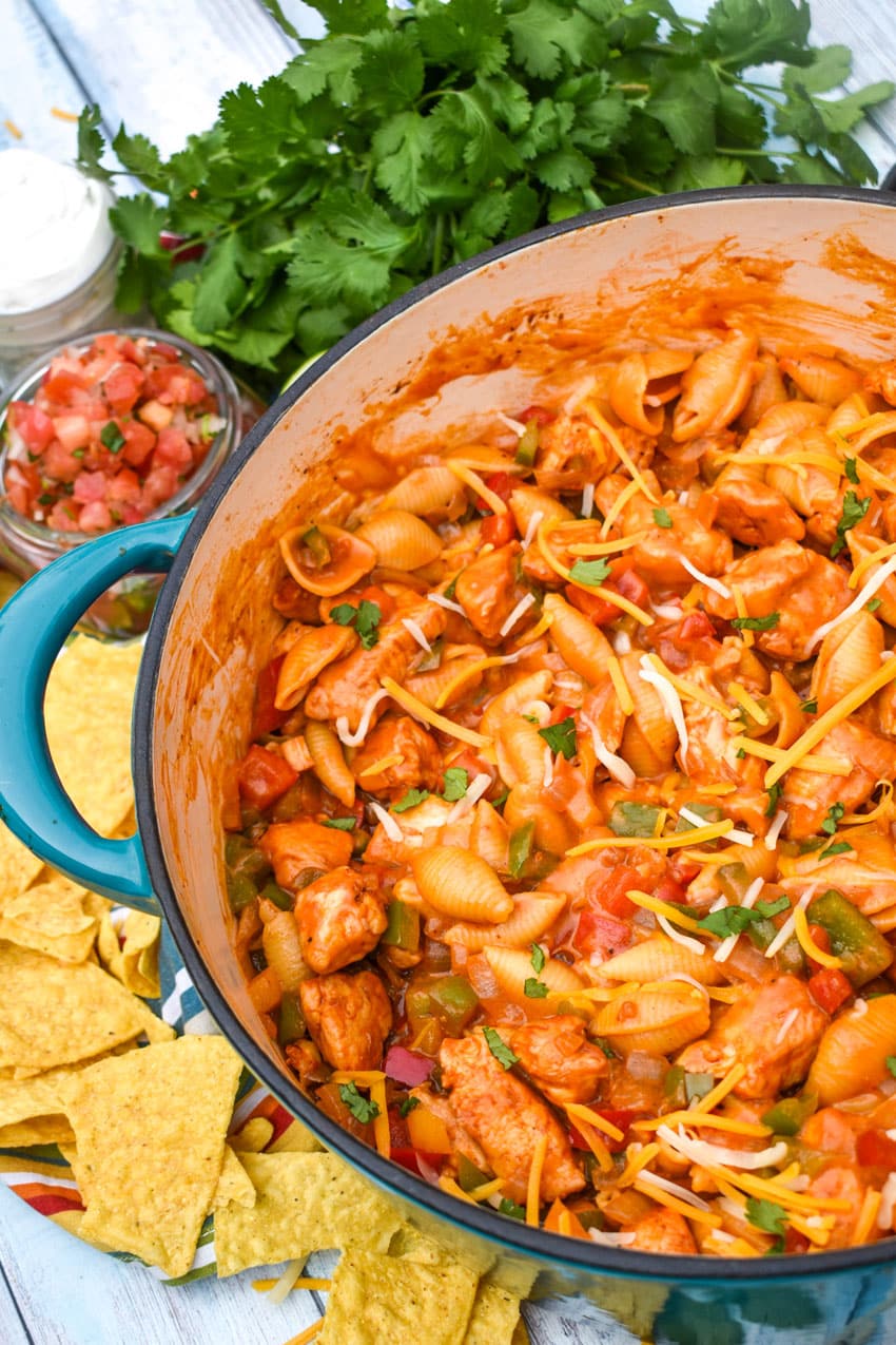 cheesy chicken fajita pasta in a large dutch oven