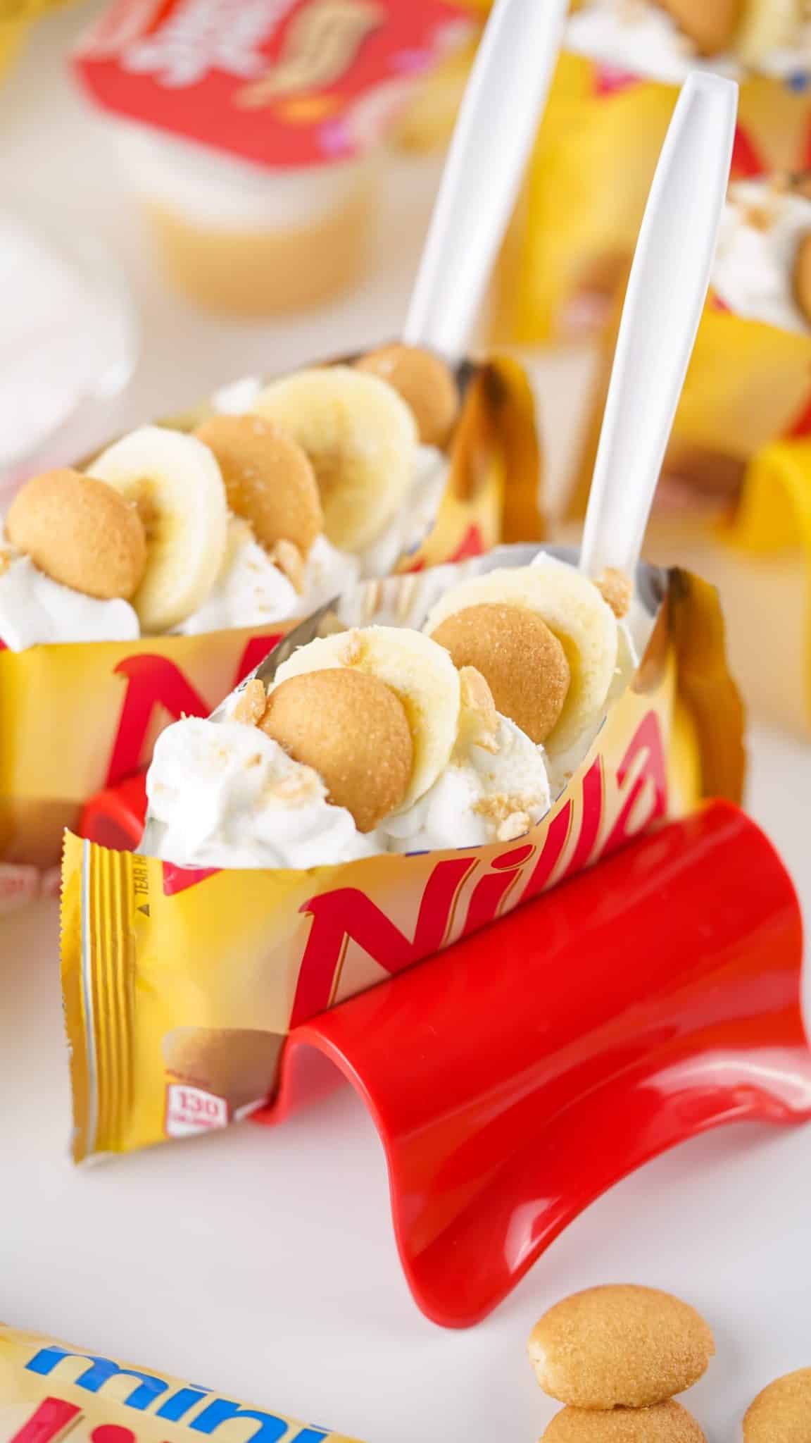 walking banana pudding desserts in a plastic stand
