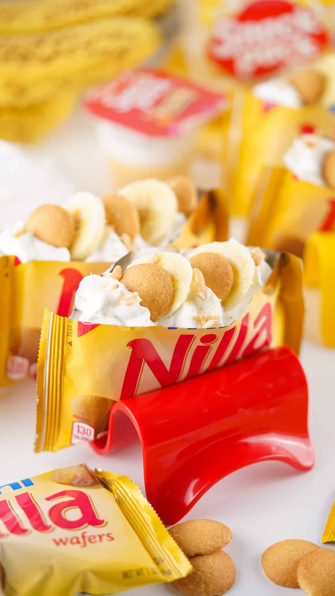 walking banana pudding desserts in a plastic stand