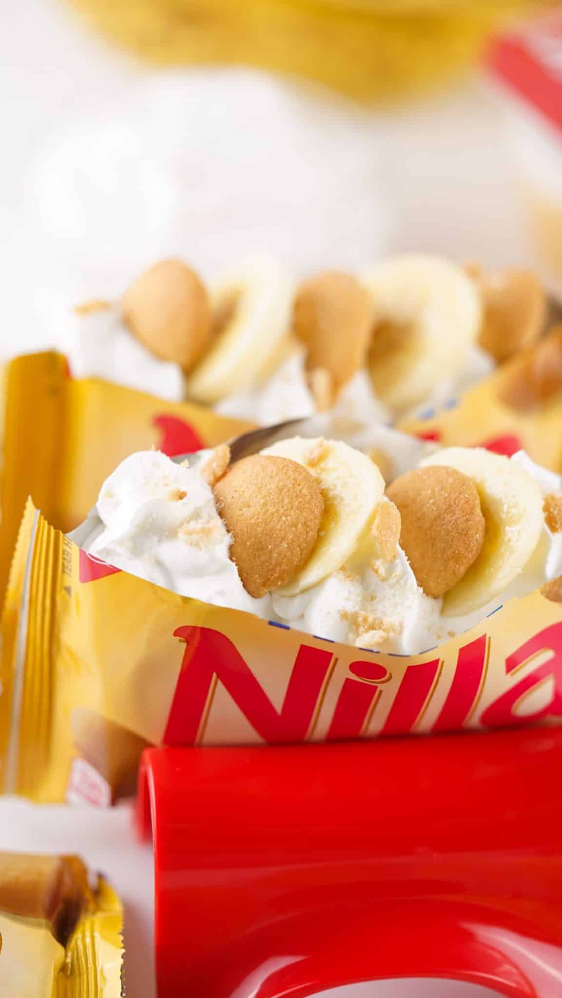 walking banana pudding desserts in a plastic stand