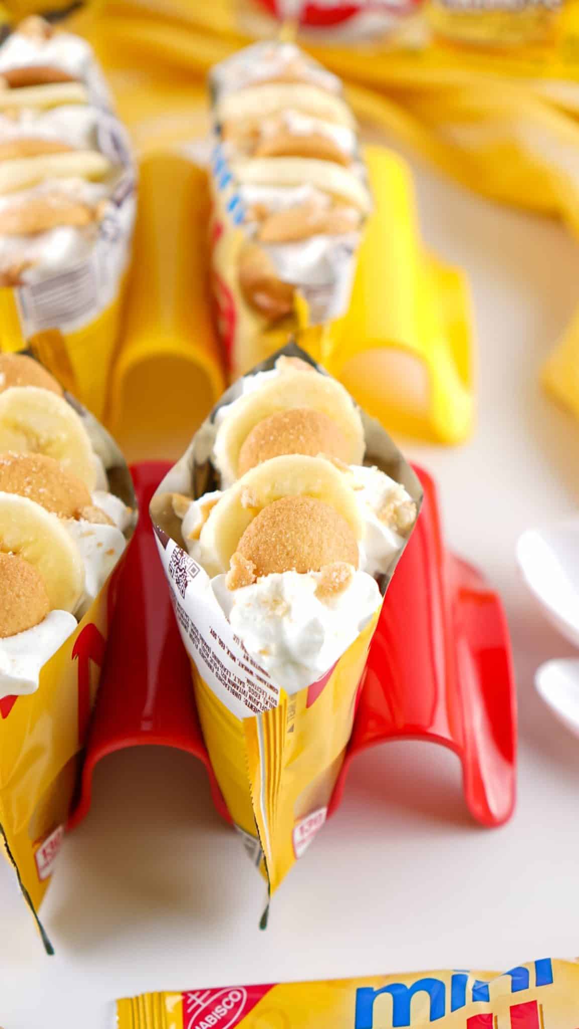 walking banana pudding desserts in a plastic stand