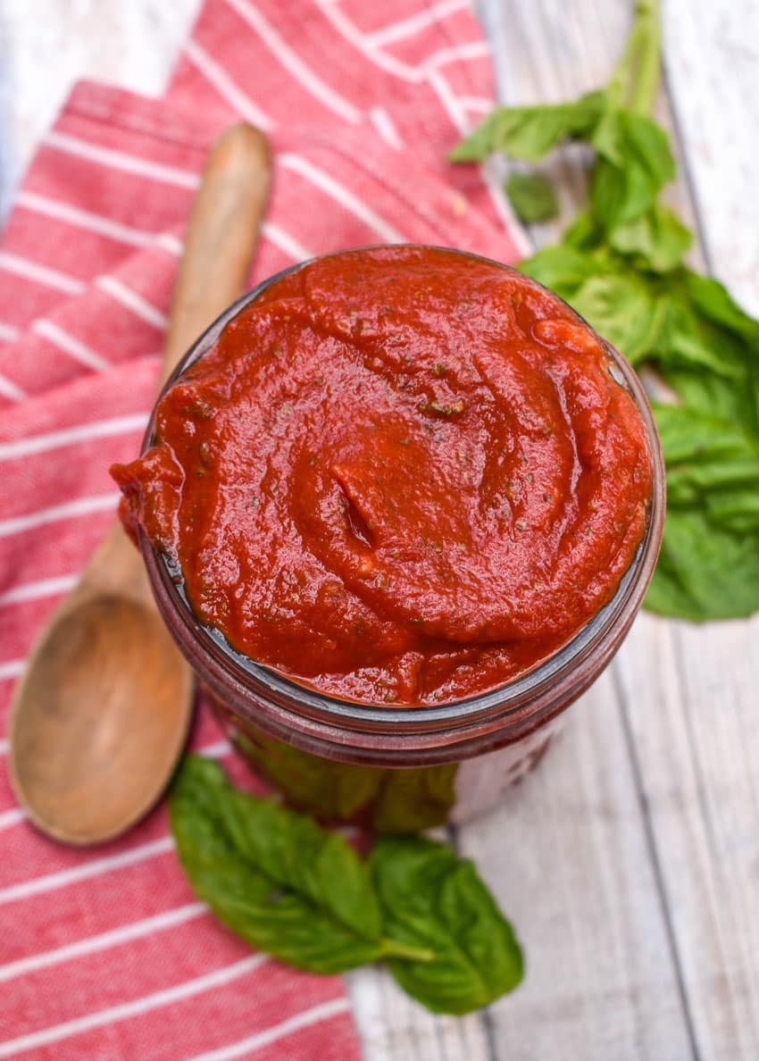 5 minute homemade pizza sauce in a glass jar