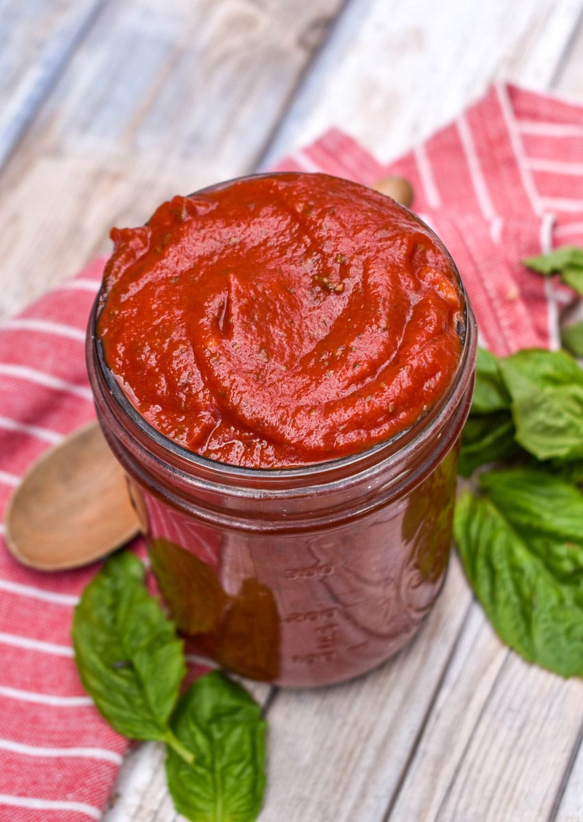 5 minute homemade pizza sauce in a glass jar