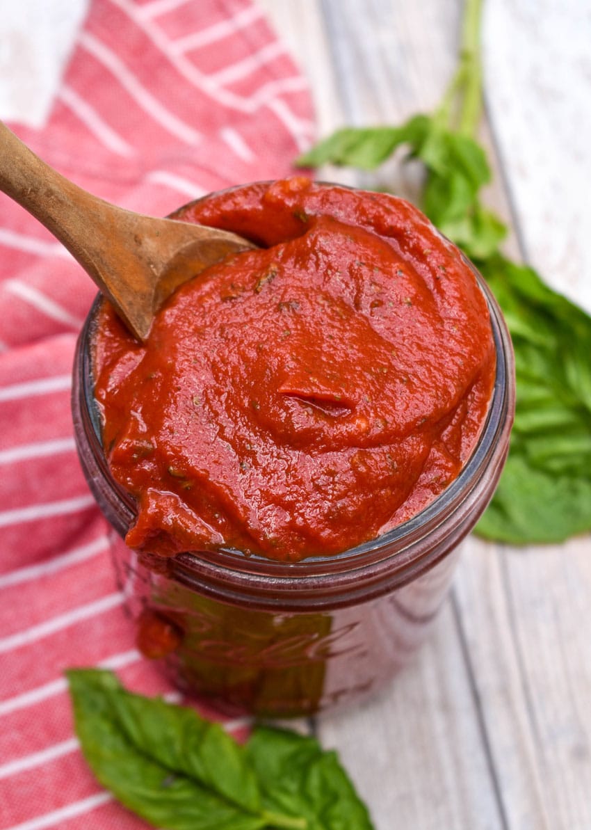 5 minute homemade pizza sauce in a glass jar