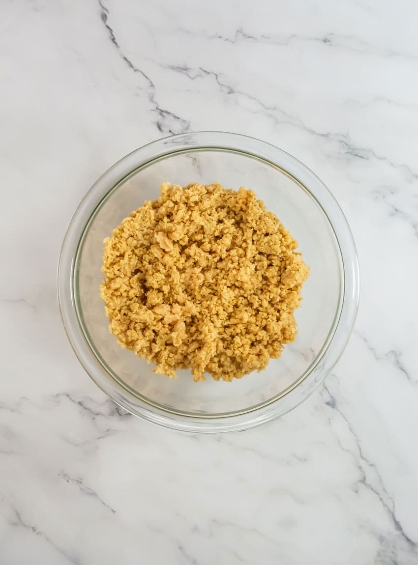 peach jello flavored oreo cookie crumbs in a small glass mixing bowl
