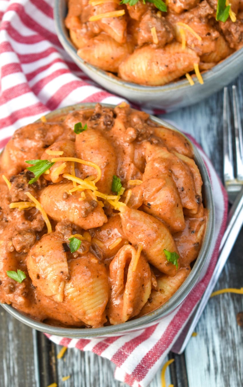 creamy beef and shells pasta in two small gray bowls