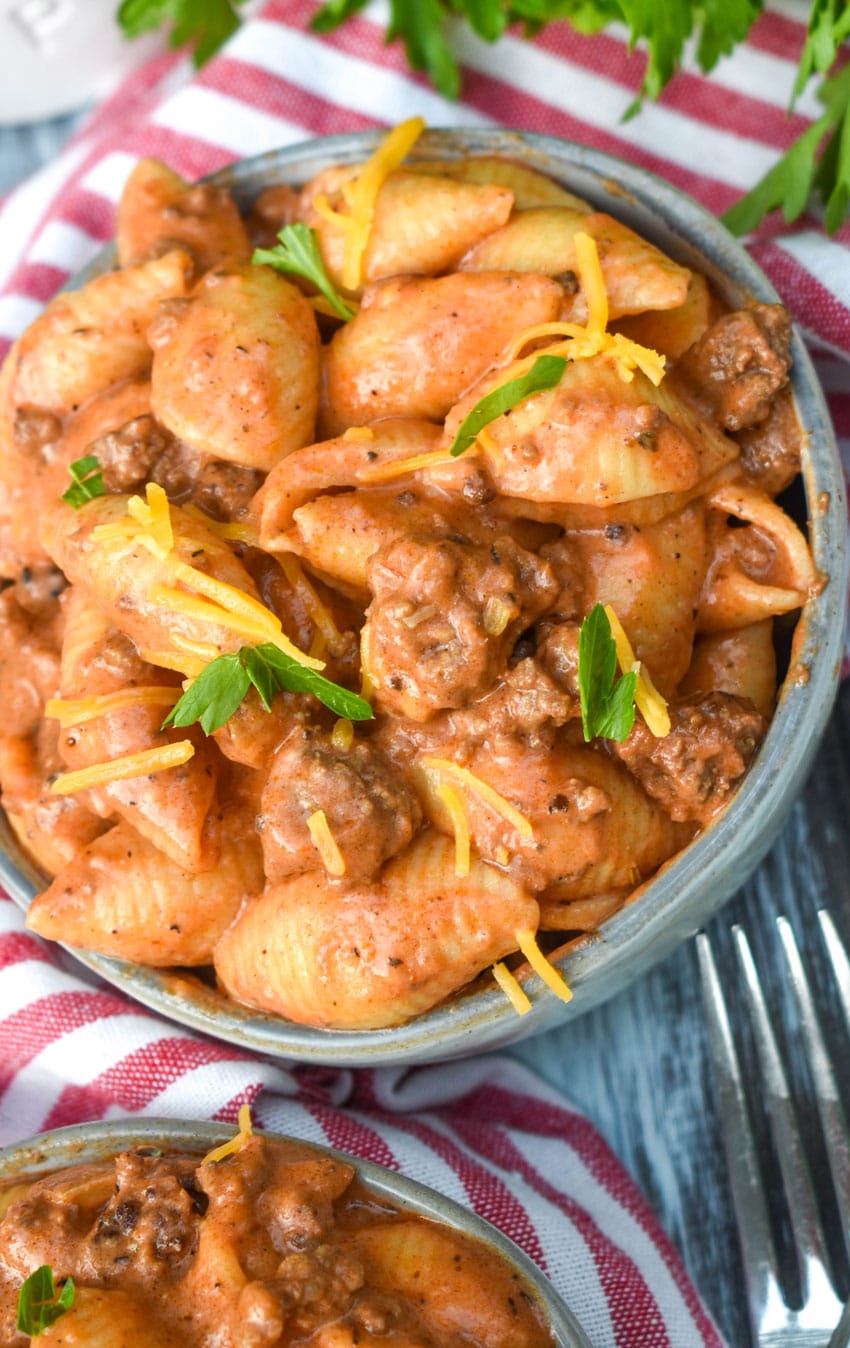 creamy beef and shells pasta in two small gray bowls