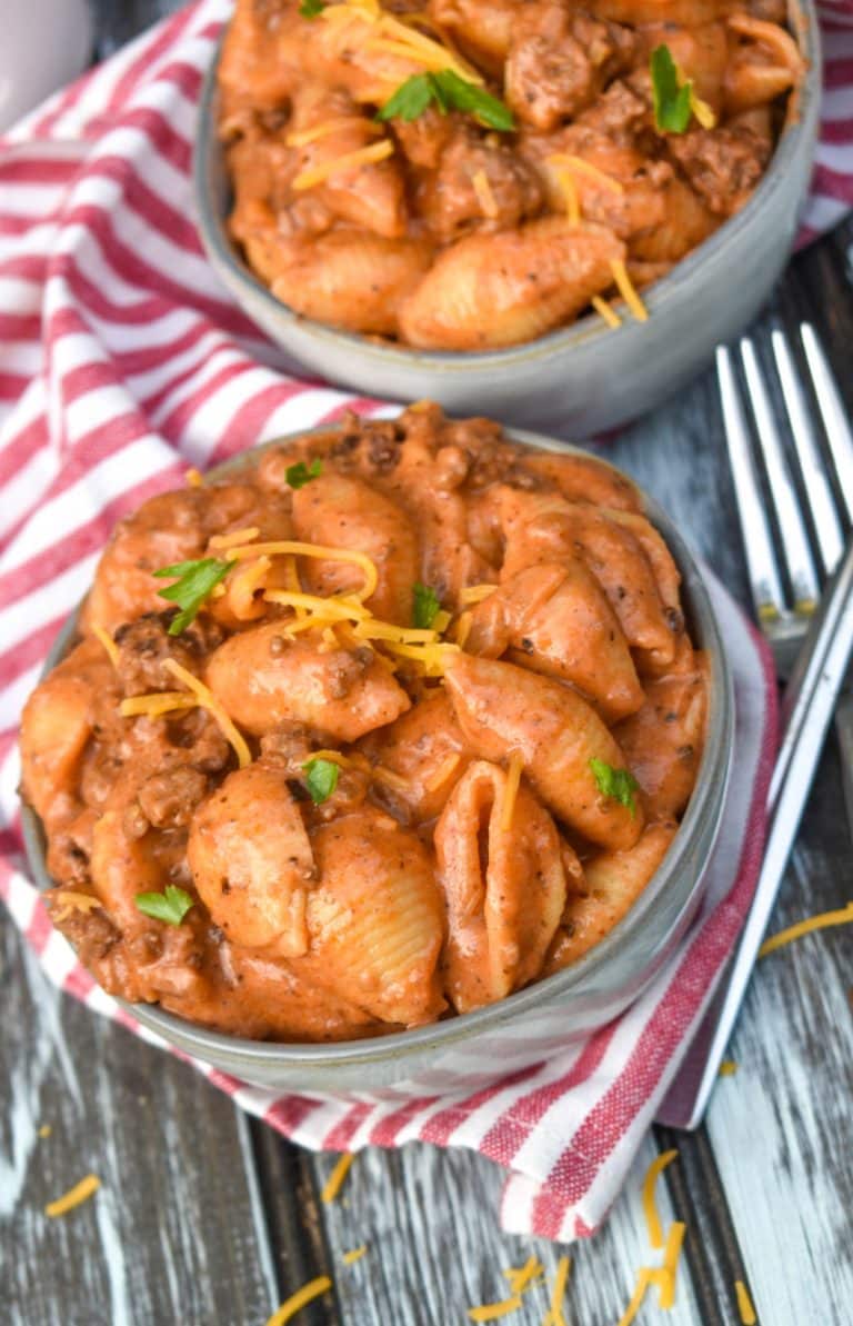 creamy beef and shells pasta in two small gray bowls