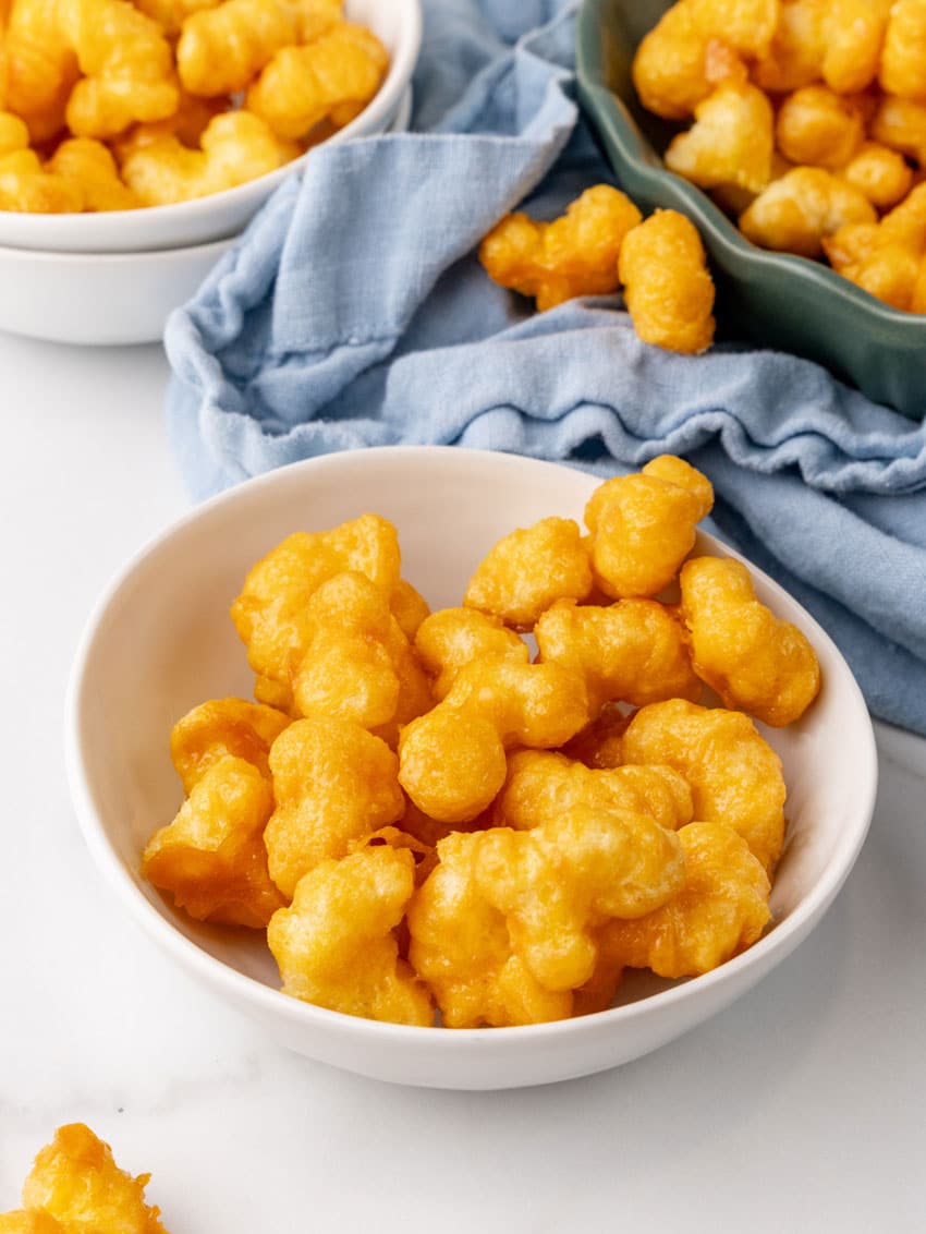 copycat bucee's beaver nuggets in a small white bowl
