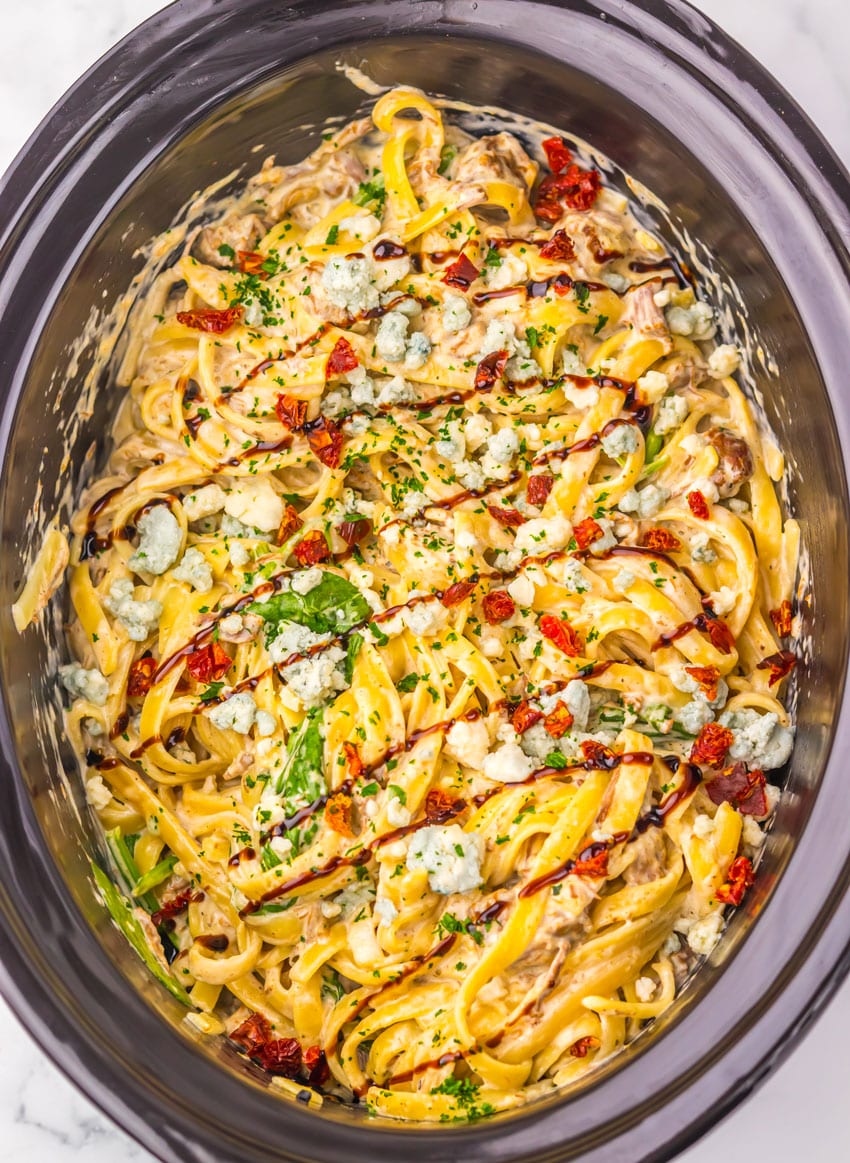copycat steak gorgonzola pasta in the black bowl of a slow cooker